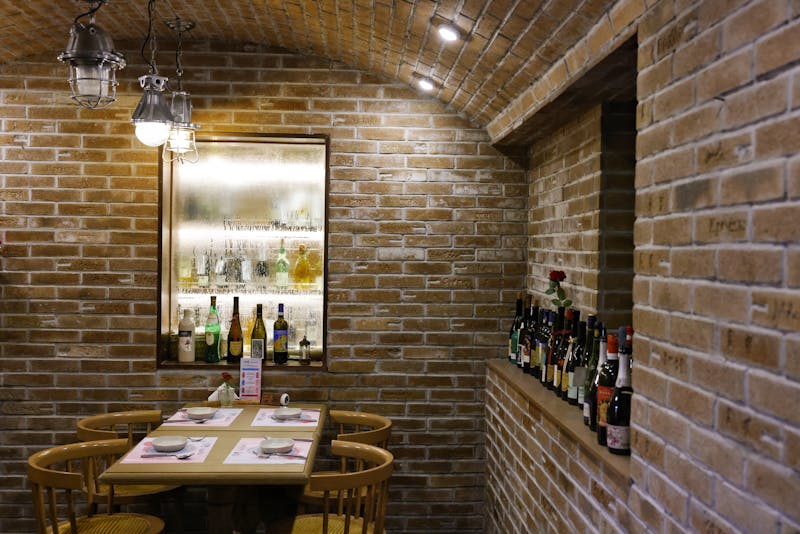 Italian sparkling water with lemon slice