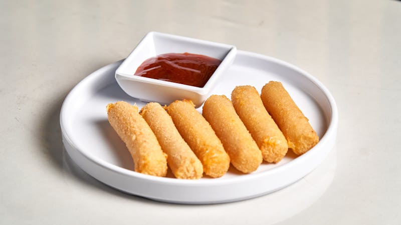 Mozzarella sticks appetizer with marinara sauce